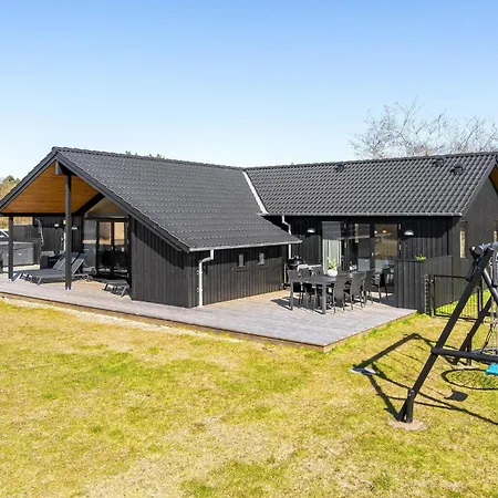 Awesome In Henne With Kitchen * Henne Strand