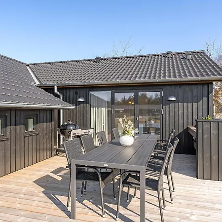 Awesome In Henne With Kitchen Holiday home *