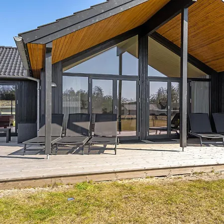 Awesome In Henne With Kitchen Holiday home Henne Strand