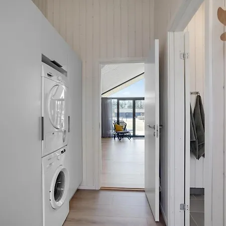 Awesome In Henne With Kitchen Holiday home Henne Strand