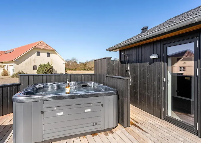 Awesome In Henne With Kitchen Holiday home Henne Strand