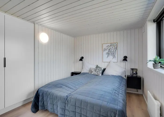 Awesome In Henne With Kitchen Holiday home *