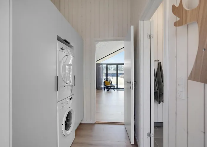 Awesome In Henne With Kitchen Holiday home Henne Strand